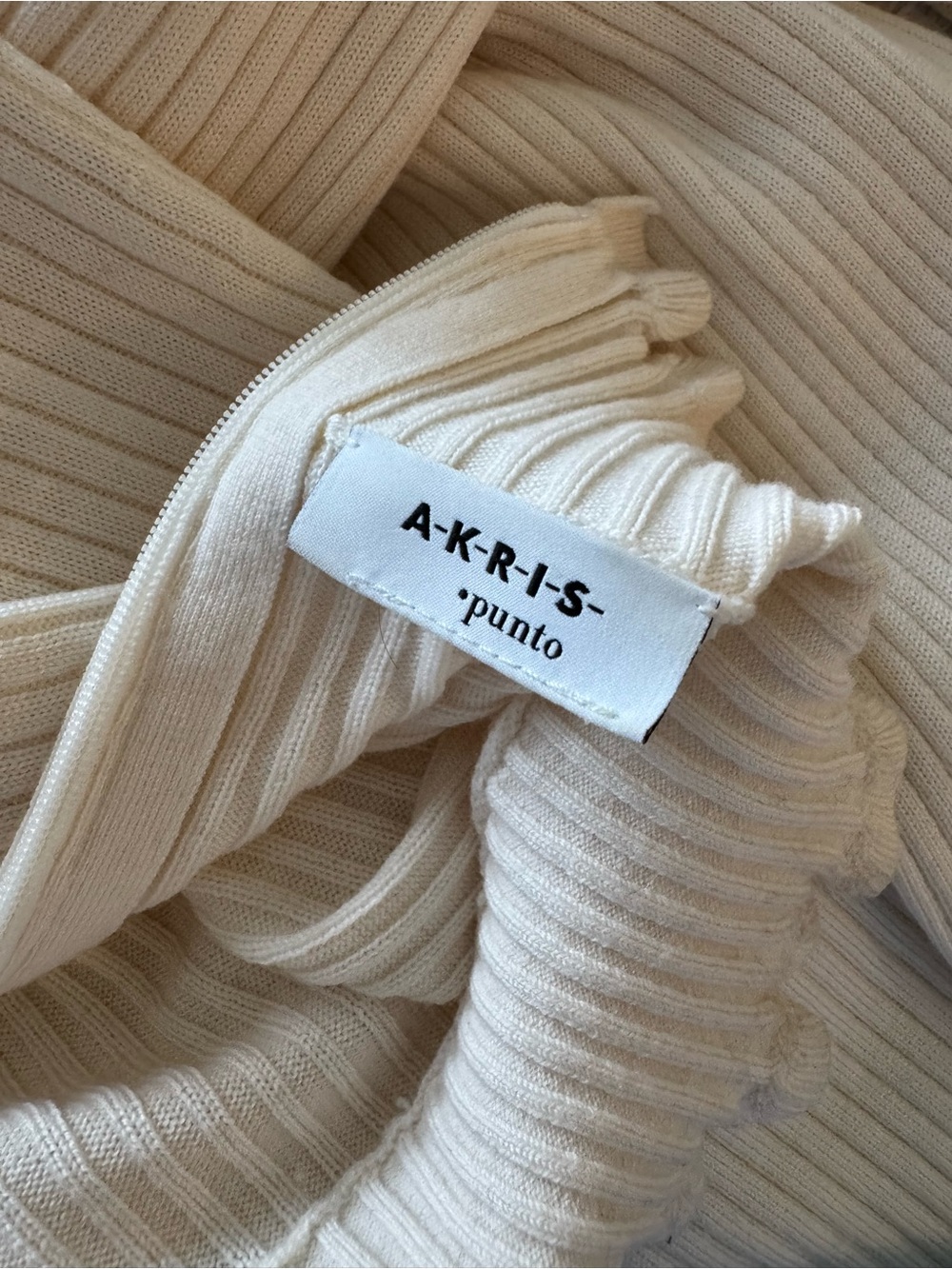 Akris Punto Cream Ribbed Ruffle Turtleneck wool Sweater - Picture 4 of 7